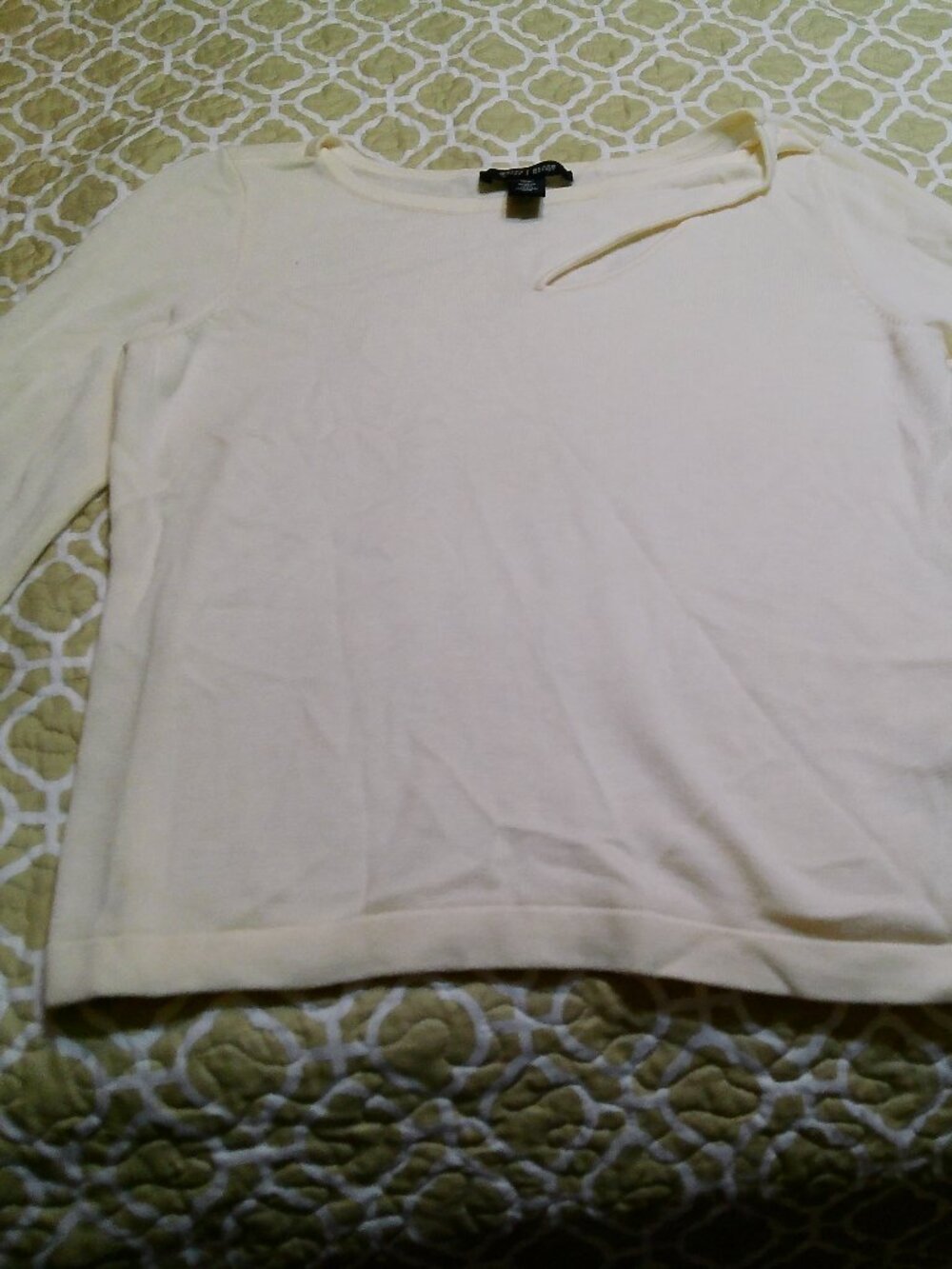 WHITE HOUSE BLACK MARKET SIZE MED OFF WHITE SWEATER